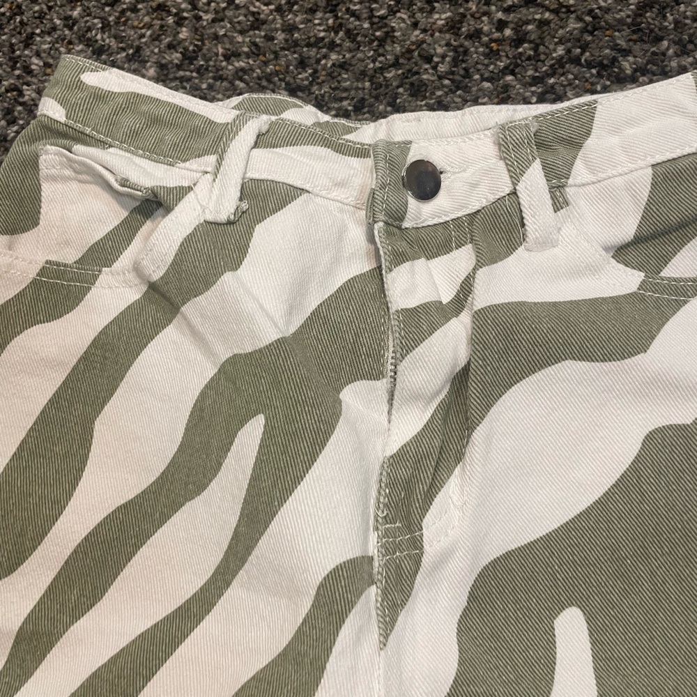 Trendy High Rise Striped Pants - Picture 2 of 6